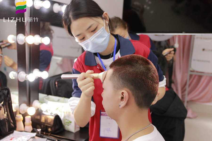 廣西化妝學習資料分享：化妝刷有保質(zhì)期嗎