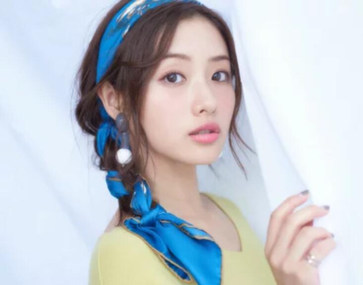 絲巾的創(chuàng)意搭配，廣西形象設(shè)計培訓(xùn)班教你