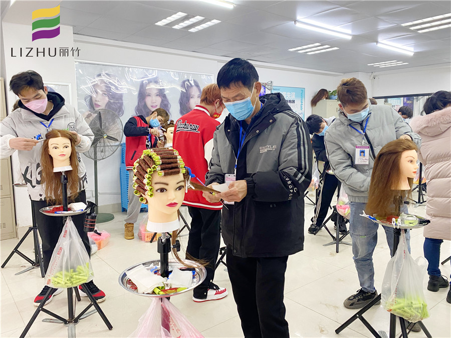 南寧燙染實(shí)訓(xùn)班課堂練習(xí)花絮