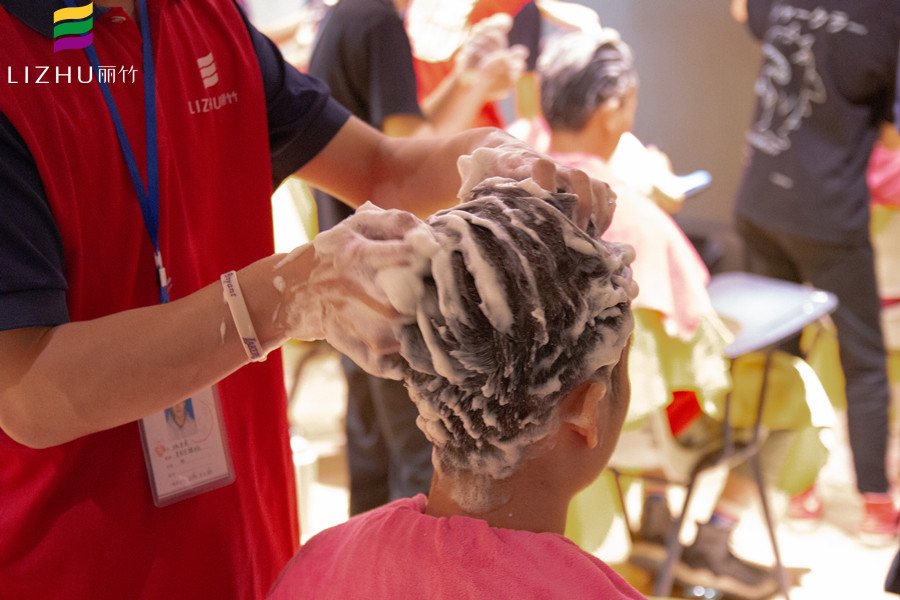 頭發(fā)干枯毛躁怎么辦？廣西美發(fā)護理技巧大放送