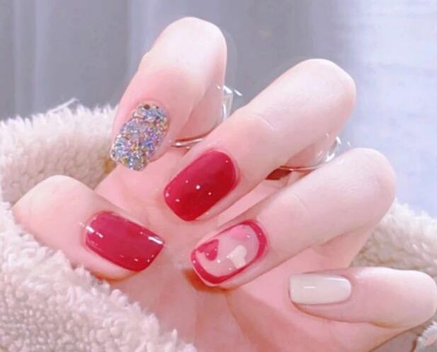 玫粉色美甲，廣西美甲學(xué)校帶你感受初戀的味道