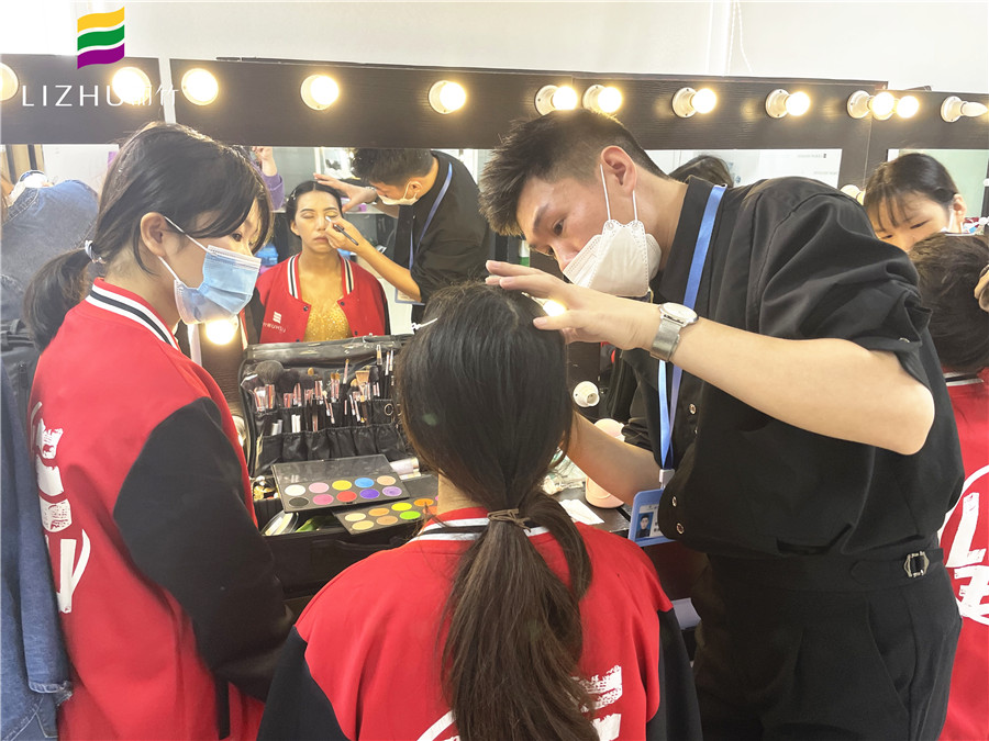 畫眼妝前要做什么？廣西學(xué)化妝基礎(chǔ)