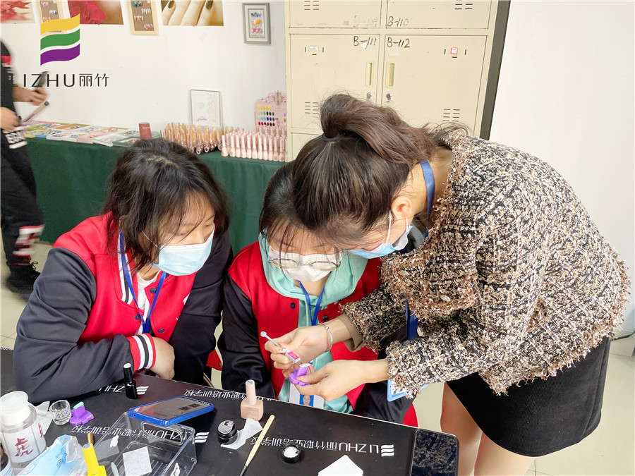 南寧美甲培訓(xùn)學(xué)校哪家好？歡迎到麗竹美甲精 英班試聽