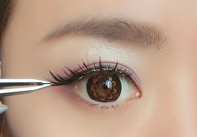 嫁接睫毛有什么好處？南寧美睫紋繡學(xué)校分享