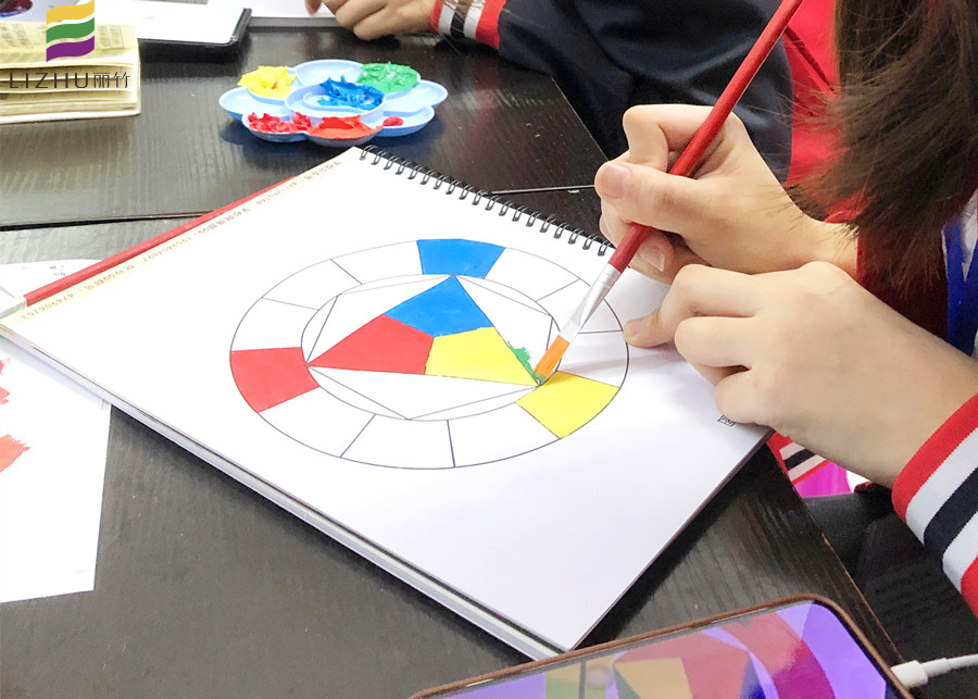 十二色環(huán)有哪些顏色？廣西化妝職業(yè)培訓學校