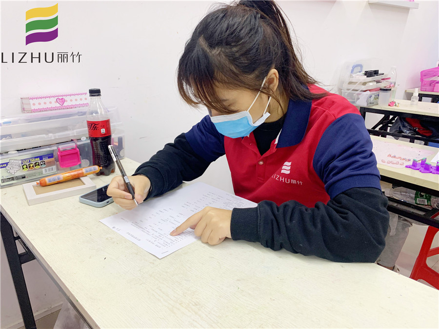 廣西美甲學(xué)校十大名校：學(xué)美甲為什么要重視理論？