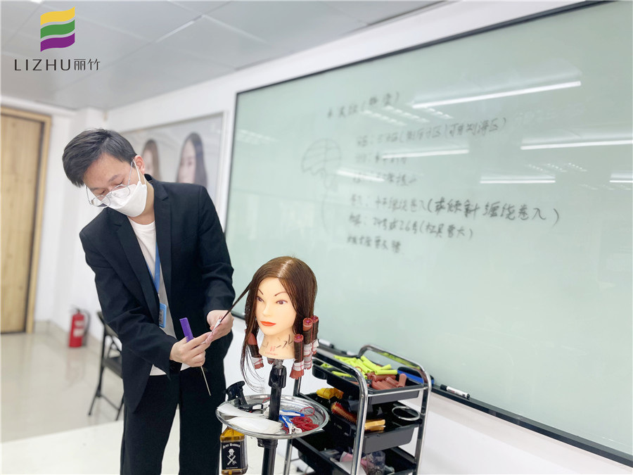 水波紋燙發(fā)實(shí)操，南寧美發(fā)職業(yè)培訓(xùn)