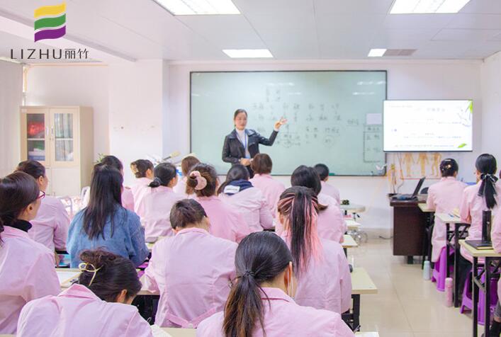 美容學(xué)理論知識重要嗎？廣西專業(yè)美容培訓(xùn)告訴你