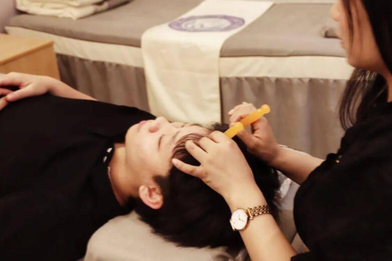 頭部撥筋的好處，南寧美容學(xué)校十大品牌課程