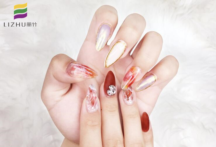 日式風(fēng)格暈染美甲，南寧美甲短期培訓(xùn)班作品