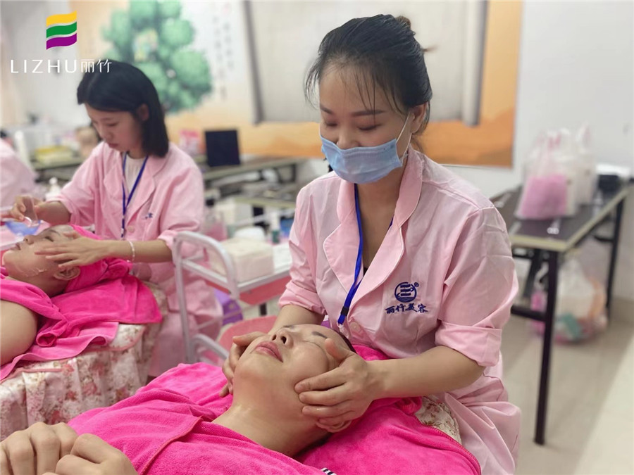 面部皮膚護(hù)理要學(xué)什么？廣西美容學(xué)校十大名校為你介紹