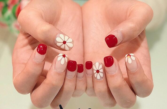 單色小雛菊美甲，簡(jiǎn)約卻不簡(jiǎn)單