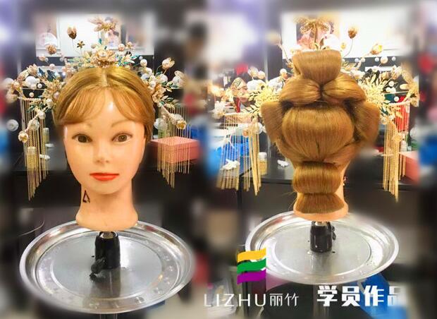 秀禾卷筒造型手法，廣西新娘化妝培訓(xùn)給你教程