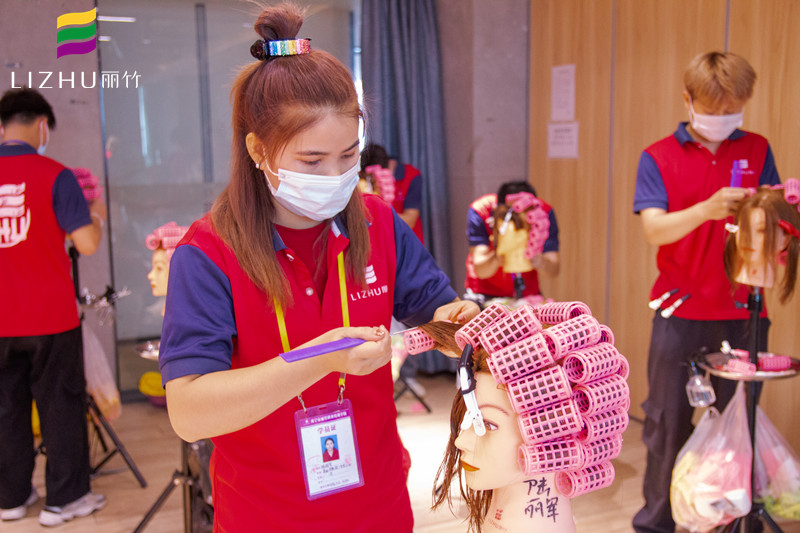 美發(fā)助理的考核標(biāo)準(zhǔn)，南寧美發(fā)師培訓(xùn)課程