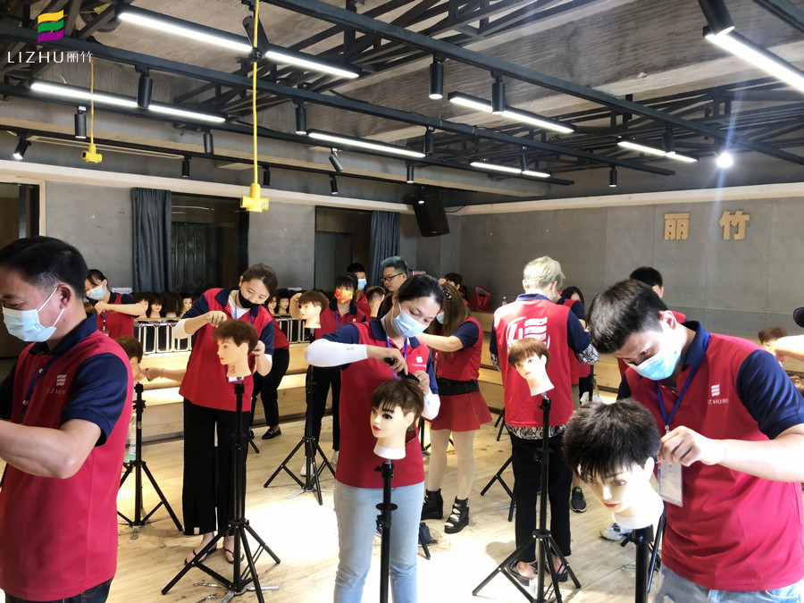 如何快速剪男發(fā)？廣西男士頭發(fā)修剪教程分享