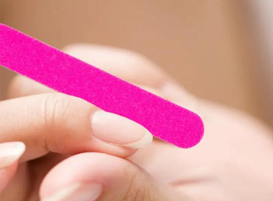 美甲為什么要打磨？南寧美甲師專業(yè)學(xué)校幫你