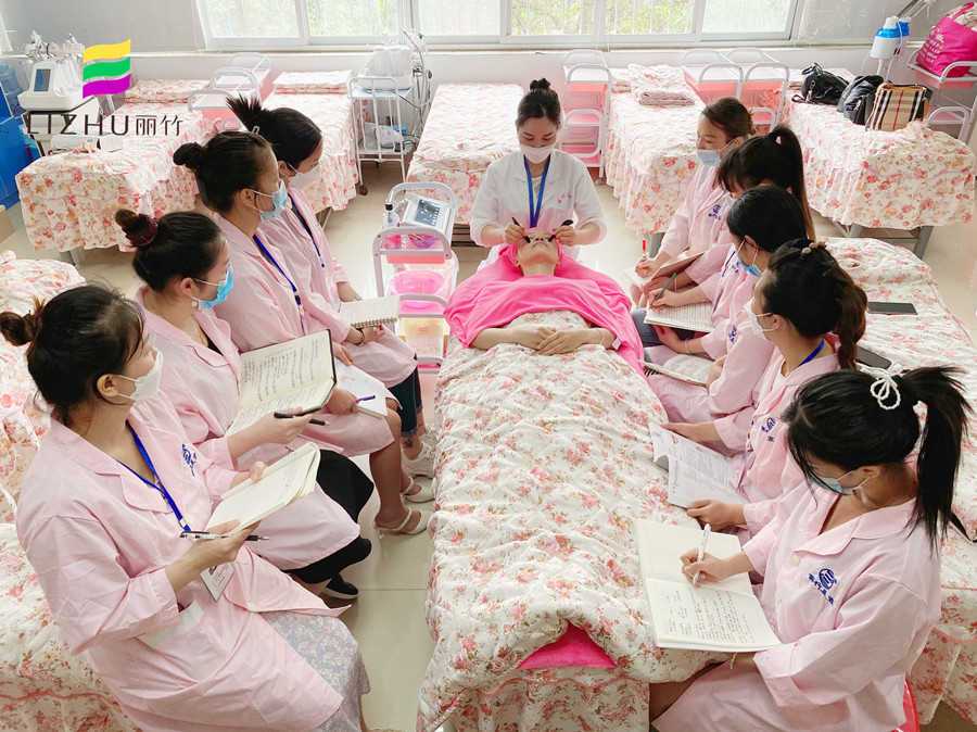 廣西美容理論知識：你為什么要眼部撥筋？