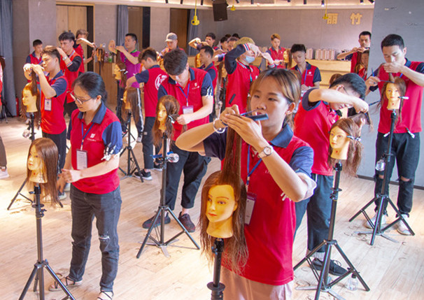 美發(fā)見習(xí)發(fā)型師考核標(biāo)準(zhǔn)，廣西美發(fā)師培訓(xùn)鑒定