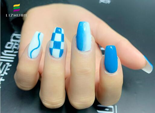 棋盤格美甲，南寧時尚美甲培訓(xùn)引領(lǐng)復(fù)古風(fēng)