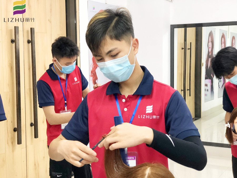 美發(fā)中工技師的考核標準，南寧市職業(yè)技能鑒定培訓機構(gòu)