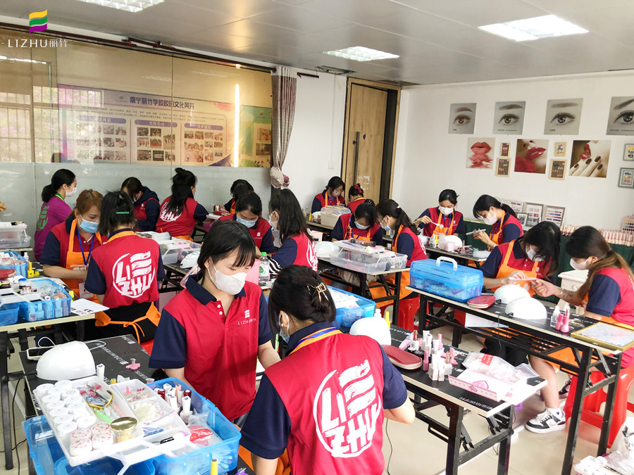 南寧美甲學(xué)校推薦-學(xué)美甲，到麗竹學(xué)校