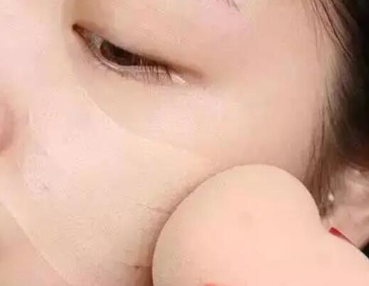 粉底液的正確存方法，南寧彩妝化妝培訓教你