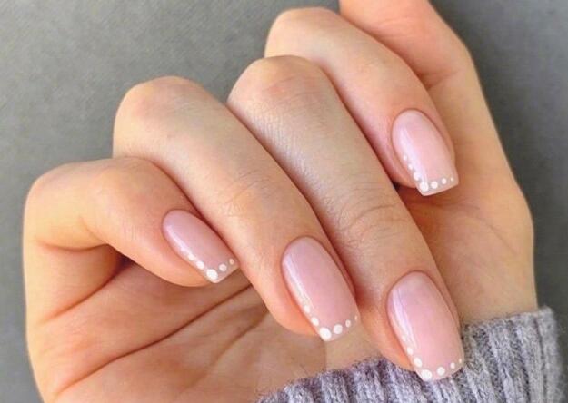 極簡風(fēng)單色美甲，展示南寧培訓(xùn)美甲哪家技術(shù)好