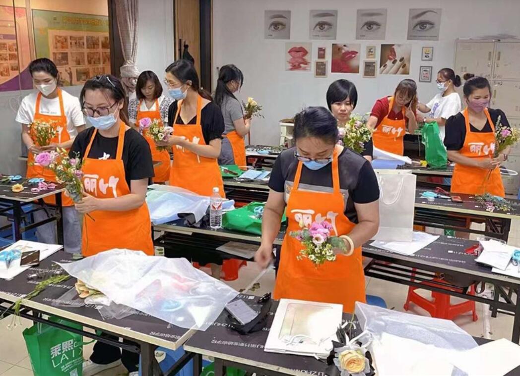 南寧花藝學(xué)校開(kāi)班，浪漫席卷而來(lái)