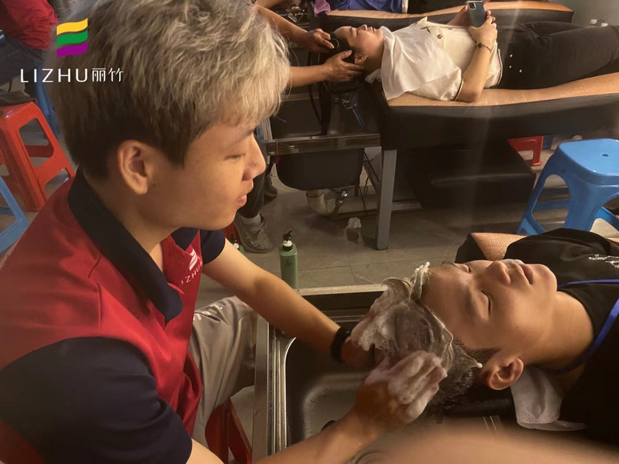 瑜伽洗頭的步驟，廣西洗護(hù)培訓(xùn)學(xué)校告訴你