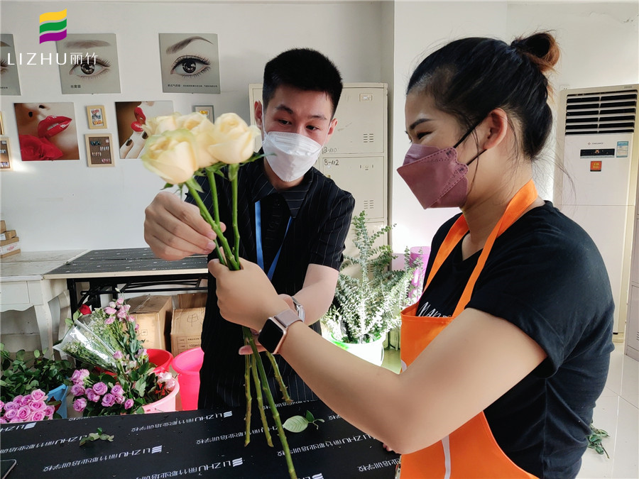 小型花束怎么包？南寧插花師培訓(xùn)班手把手教學(xué)