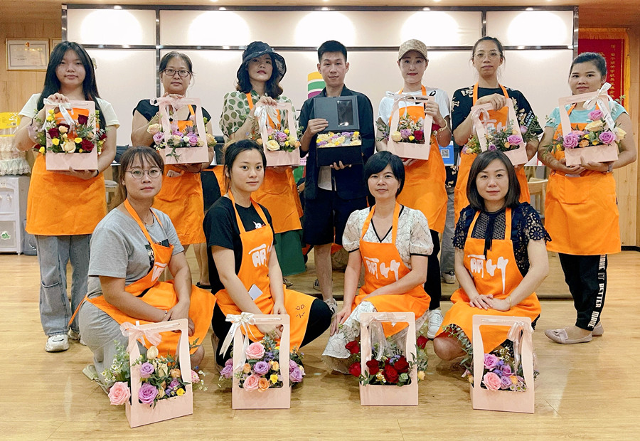 南寧花藝培訓(xùn)班學員花藝畢業(yè)作品