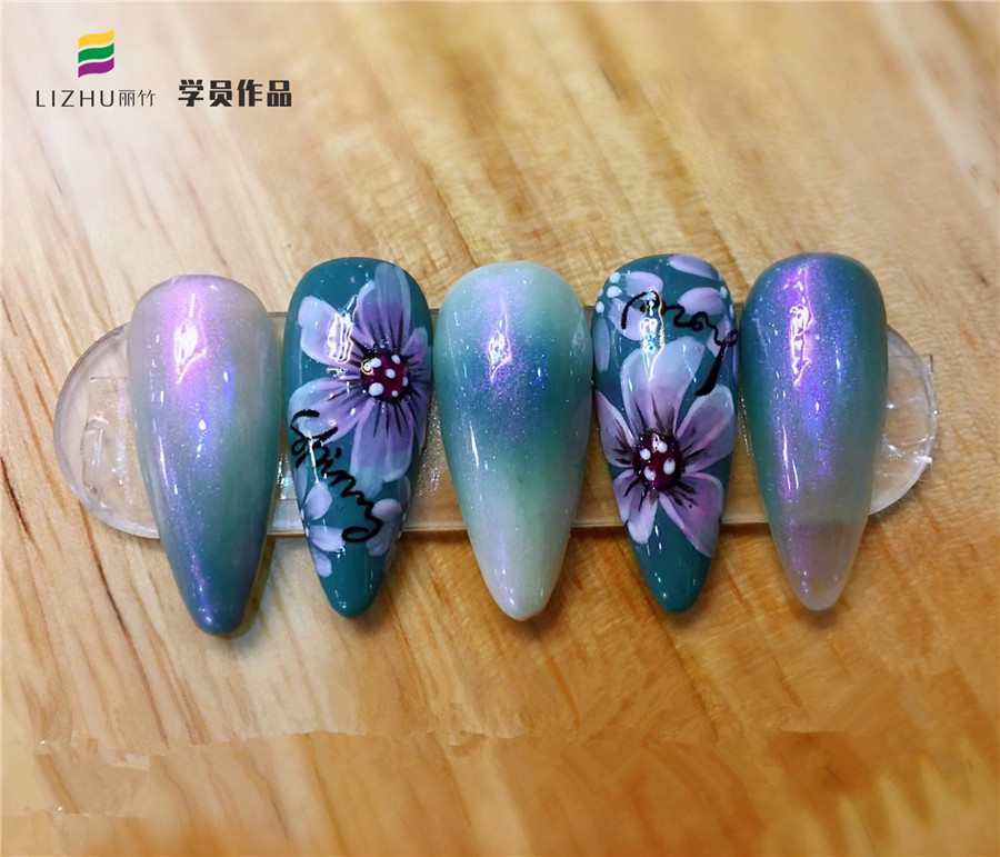 日式花卉美甲圖片，廣西南寧美甲培訓學員作品