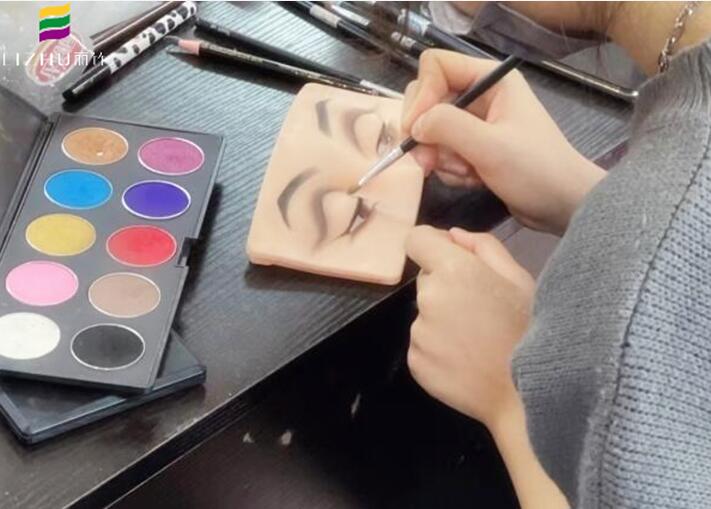 仿皮畫眼妝，南寧化妝學(xué)校眼妝教程
