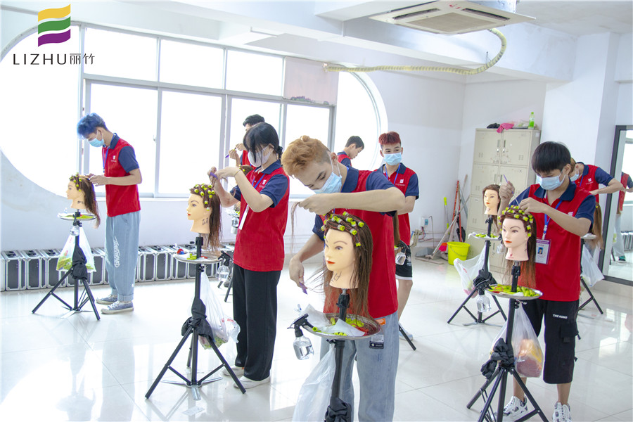 美發(fā)上杠如何加定型水？南寧培訓(xùn)燙發(fā)課程