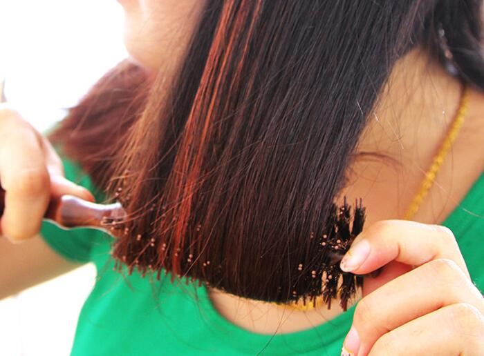 滾梳怎樣挑選？廣西美發(fā)學(xué)校專業(yè)講解