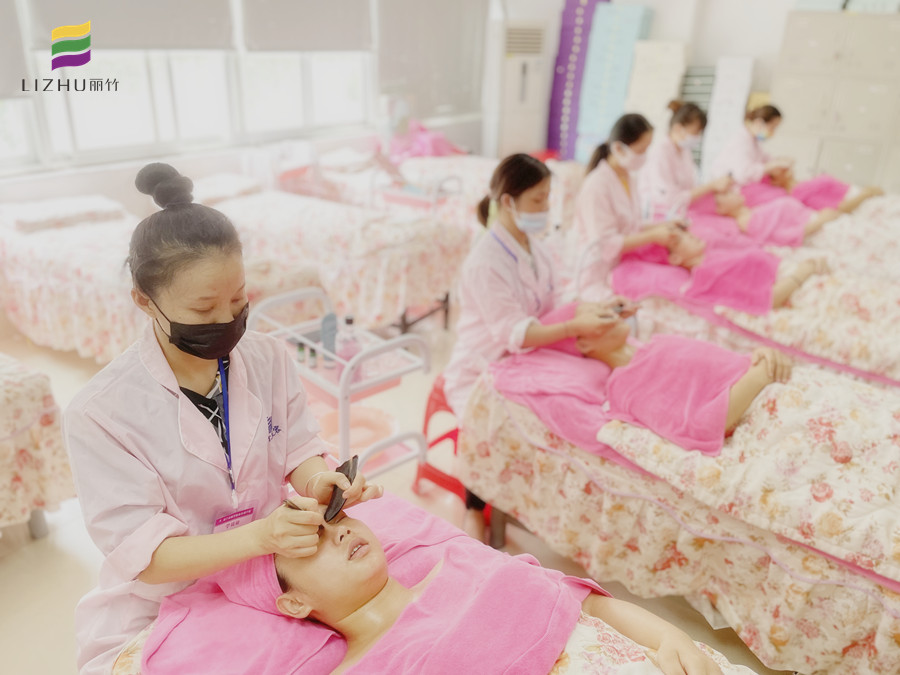 眼部刮痧的好處，南寧美容養(yǎng)生培訓(xùn)課程