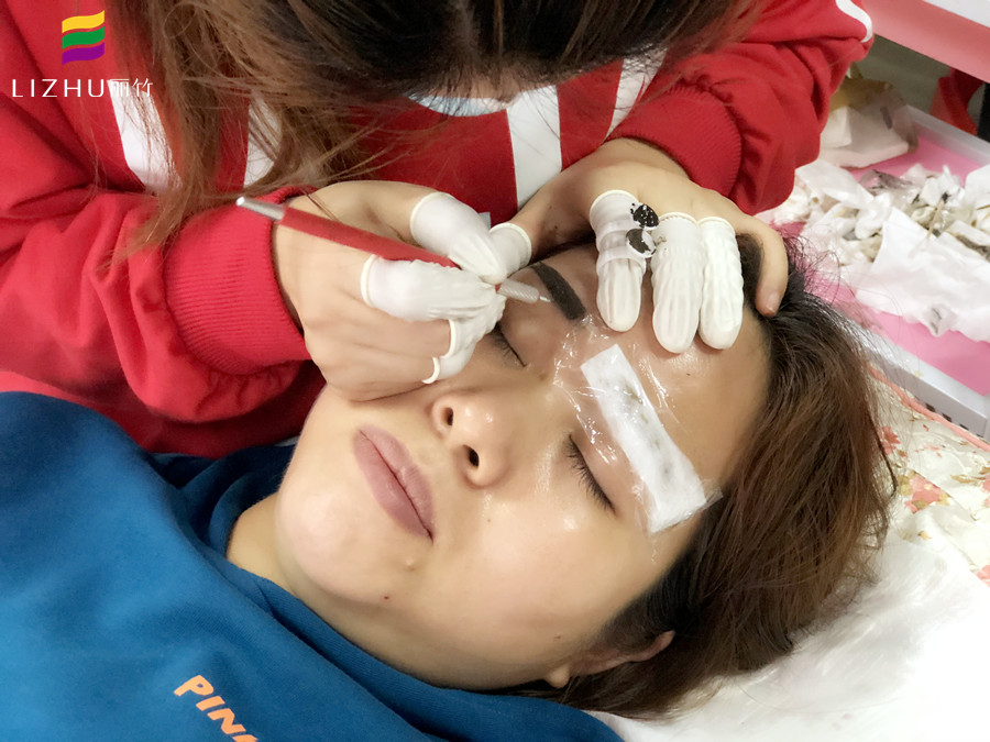 紋眉快速消腫的方法，南寧紋繡眉眼唇培訓(xùn)分享