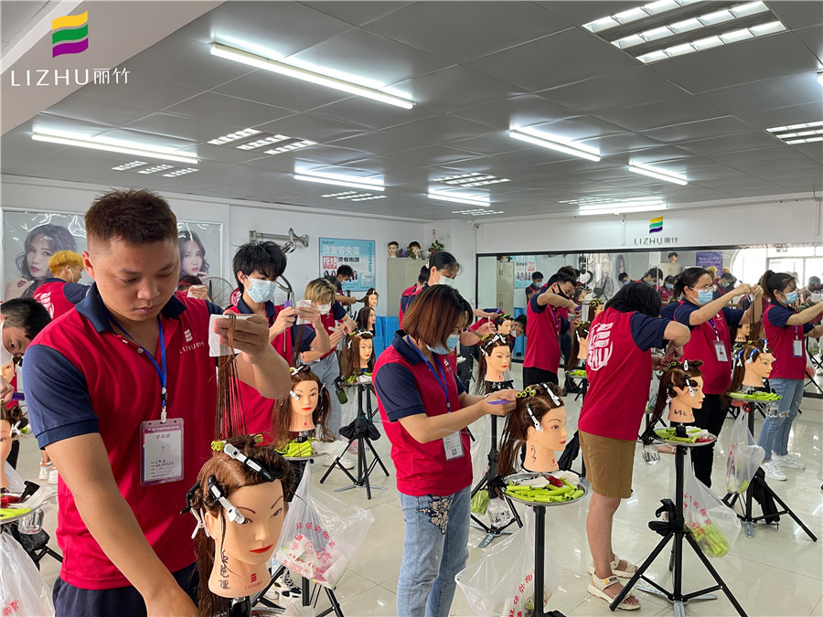 標(biāo)準(zhǔn)杠考核，南寧美發(fā)技師班現(xiàn)場實況