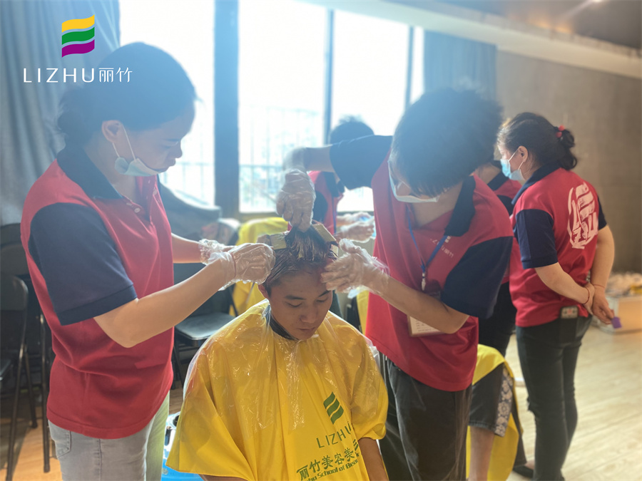 燙發(fā)之后多久染發(fā)比較好？南寧燙染技師班和你說