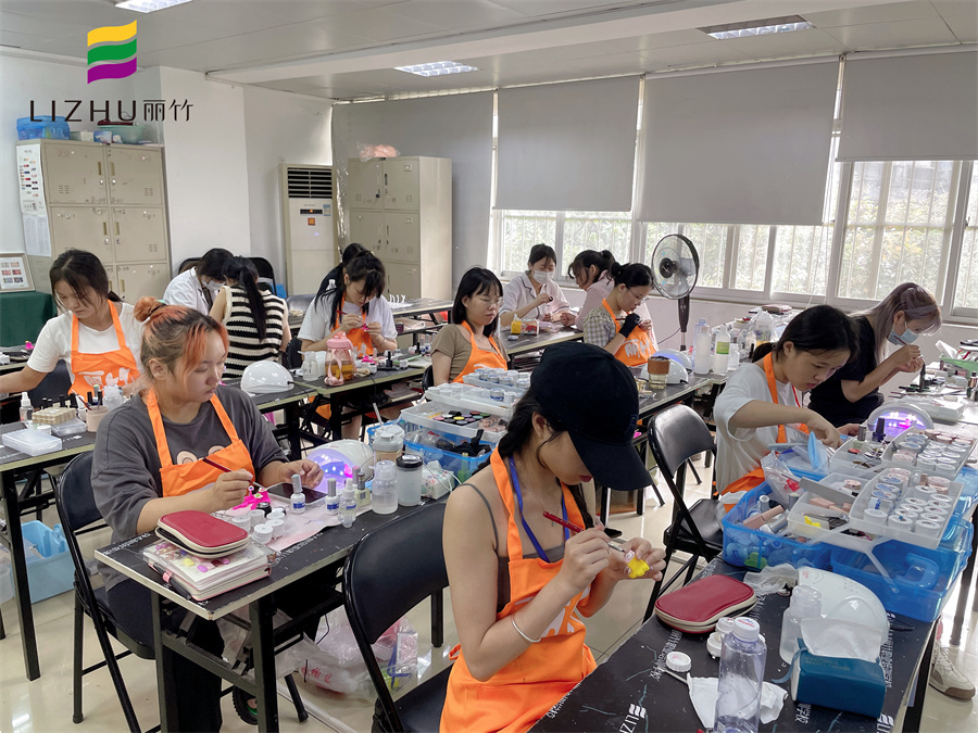 南寧美甲學(xué)校哪家好？南寧美甲學(xué)校哪家有實(shí)力？