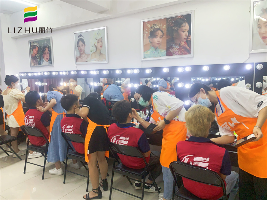 女士妝容和男士妝容的區(qū)別，廣西彩妝化妝專業(yè)培訓(xùn)課程