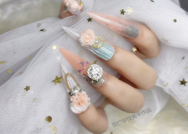 美甲掉漆補(bǔ)救方法，南寧美甲專業(yè)正規(guī)學(xué)校分享技巧