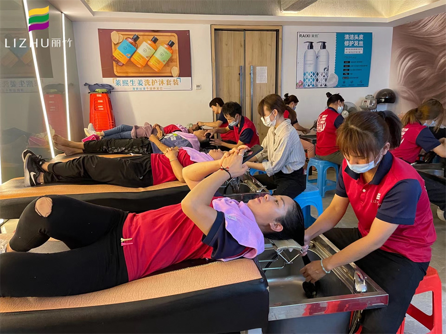 學(xué)美發(fā)店正確的洗頭方法，告訴你南寧哪里有洗頭培訓(xùn)技術(shù)？