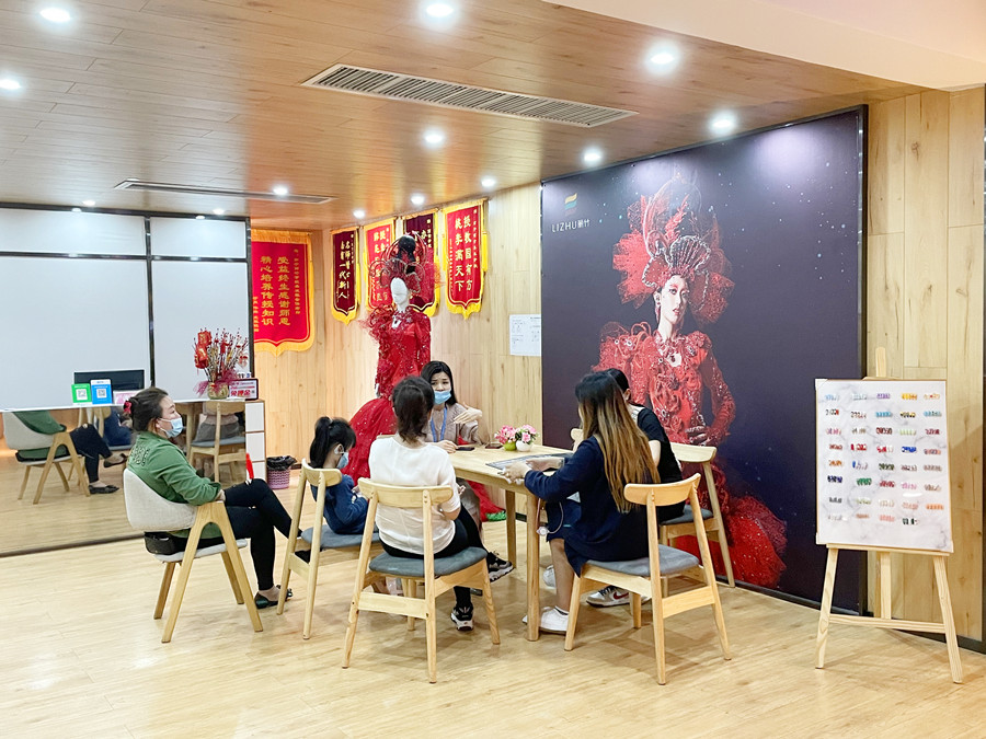 麗竹學(xué)校招生大廳里，全都是人人人人人人