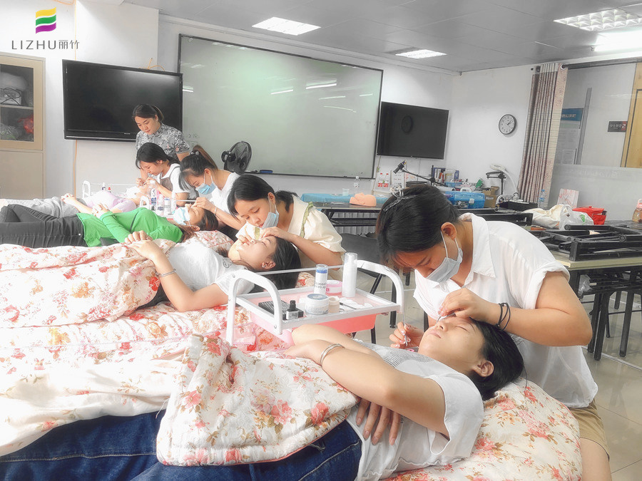 學美睫一般要多久學會？南寧學美睫要多少錢