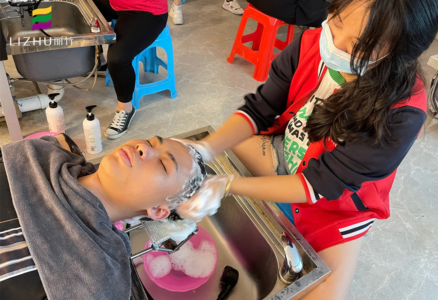 如何正確使用護(hù)發(fā)素？南寧美發(fā)基礎(chǔ)班教學(xué)內(nèi)容