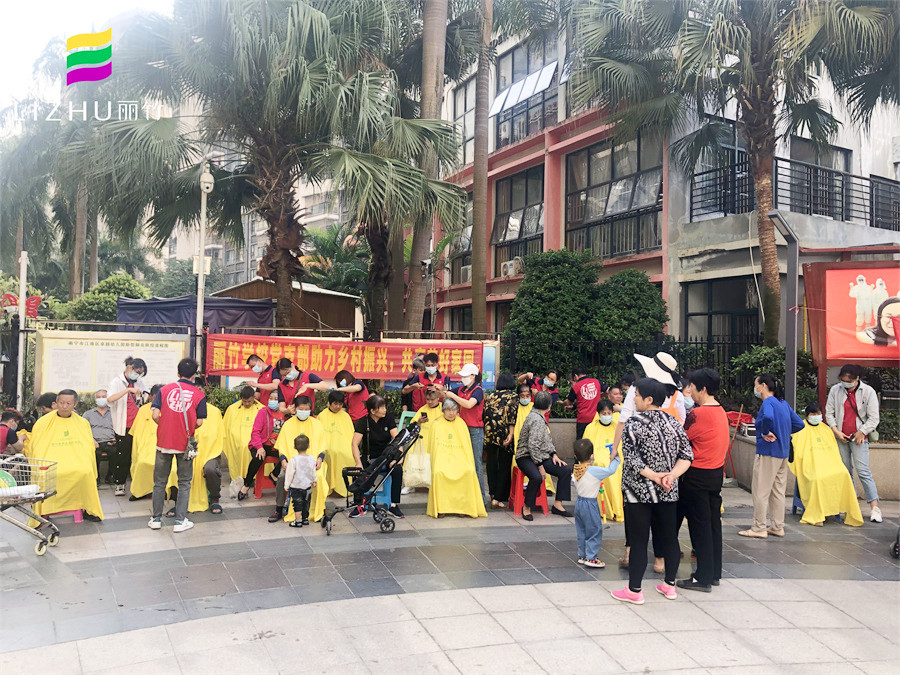 南寧美容美發(fā)學校公益活動，居民們連連稱贊