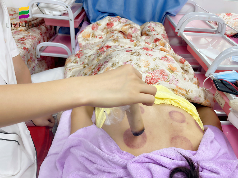 艾條艾灸注意事項 ，廣西美容職業(yè)學校實操演示