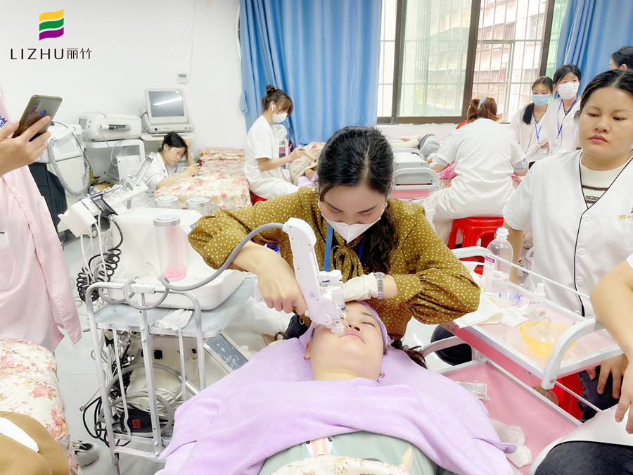 美容院該如何選擇美容儀器？廣西美容儀器培訓班教你