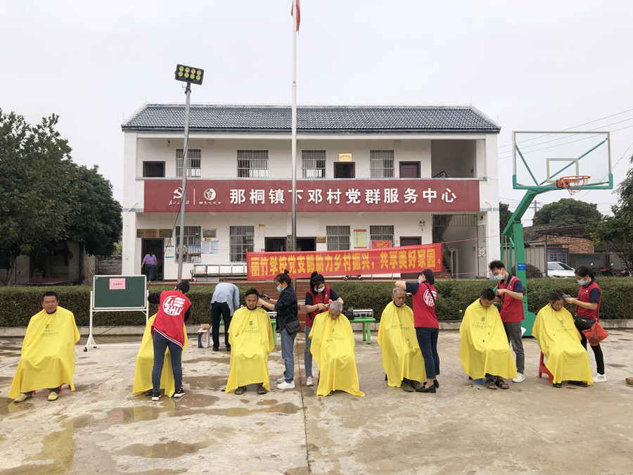 南寧美發(fā)培訓(xùn)學(xué)校“三下鄉(xiāng)”活動，群眾連連稱贊